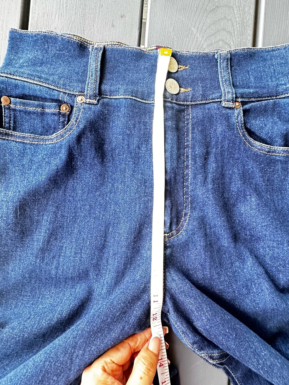 Alice + Olivia High Rise Wide Leg Seamed Bell Jeans in a dark wash S 29 - Picture 10 of 12